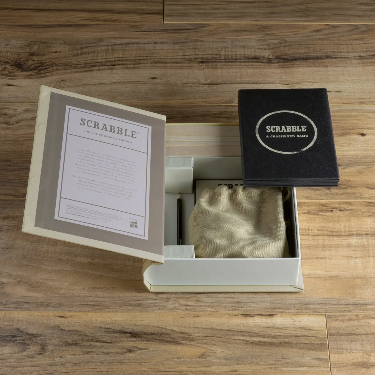 Scrabble (Vintage Bookshelf Edition)