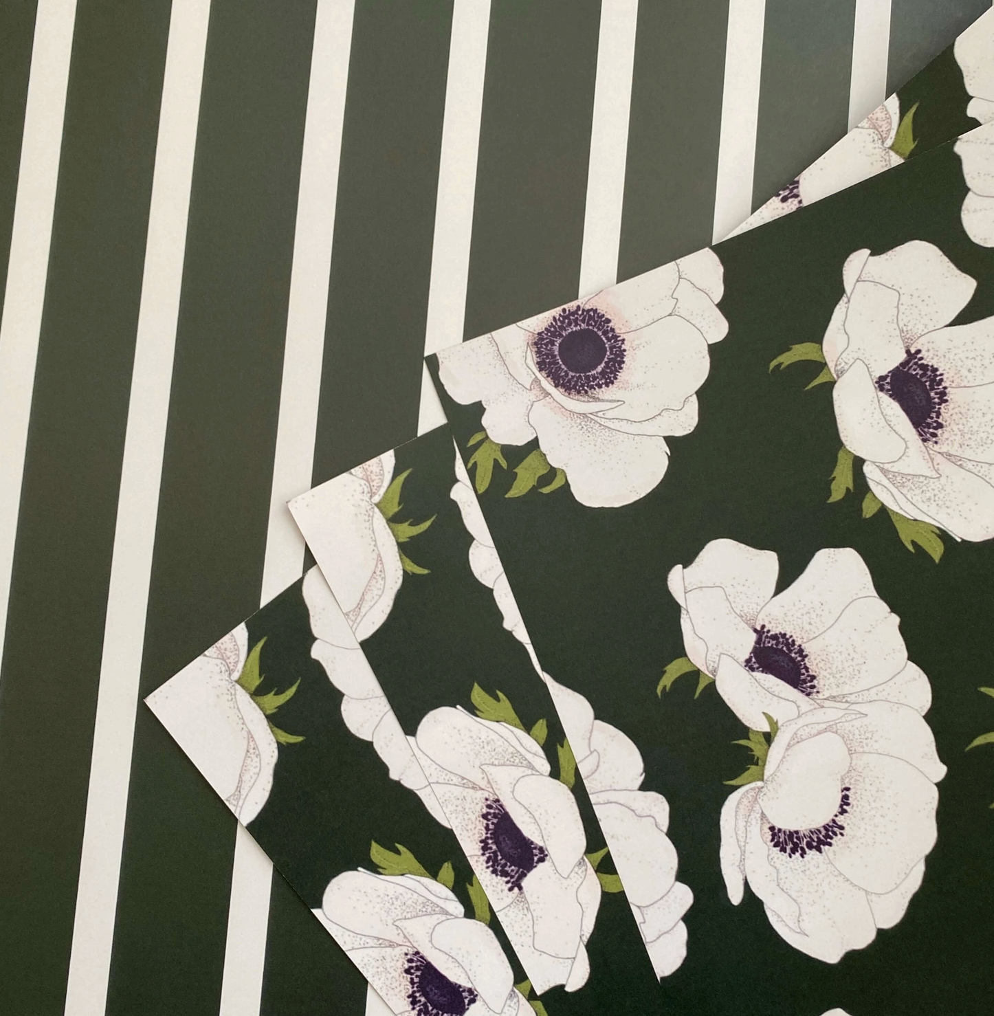 White Anemone Double Sided Wrapping Paper (3 sheets/roll)