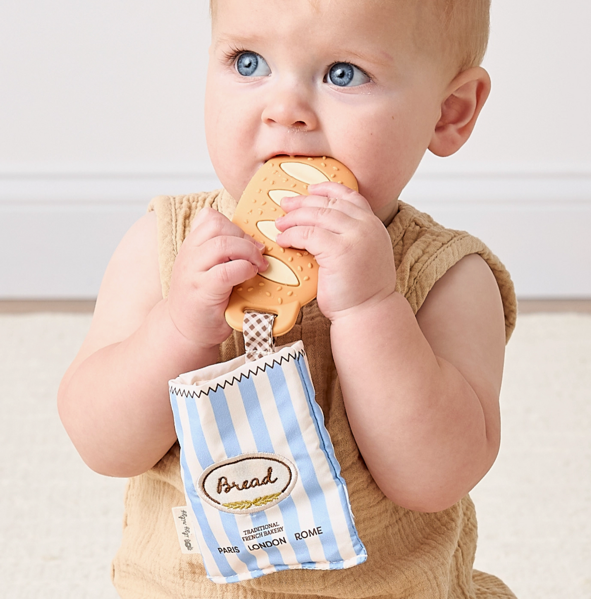 Teensy Crinkle Teether (Baguette)